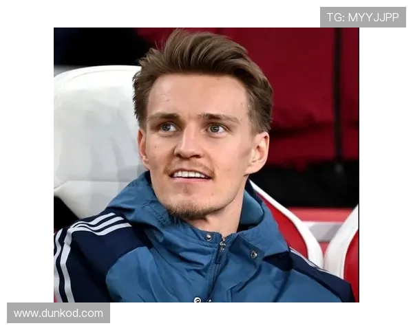 厄德高与B费战术角色分化：前插频率下降，组织重心更集中