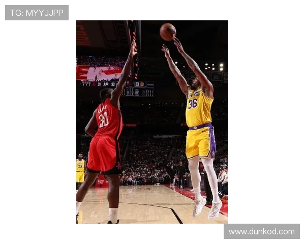 乔·约翰逊无球跑动提速，提升关键时刻投篮命中率