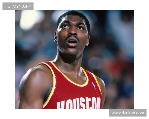 奥拉朱旺低位单打效率超比尔·兰比尔彰显统治内线能力