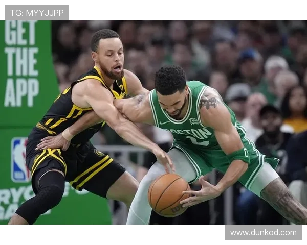 塔图姆挡拆单打拉开空间，本季外线威胁接近库里