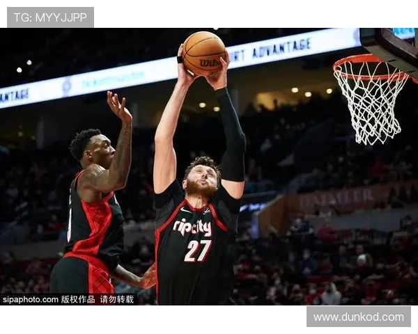 希罗利用挡拆创造机会提升三分命中率显著拉开与队友差距