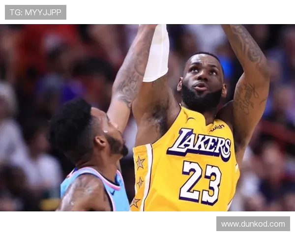 斯蒂芬·卡斯尔挡拆三分更活跃比上季拉开空间明显